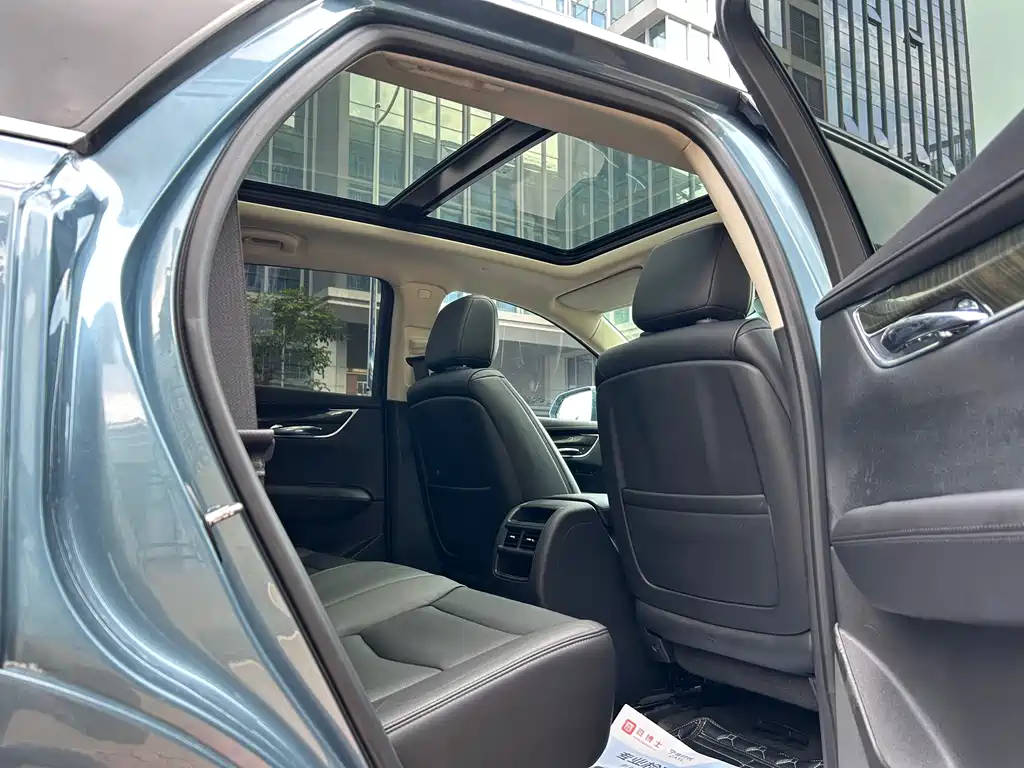 Cadillac XT5 2017 — фото 13