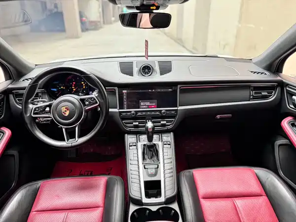 Porsche Macan 2021