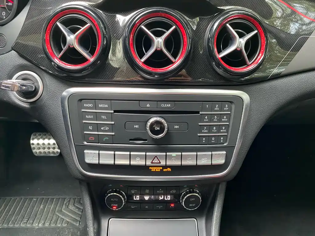 Mercedes-Benz GLA AMG 2018 — фото 19