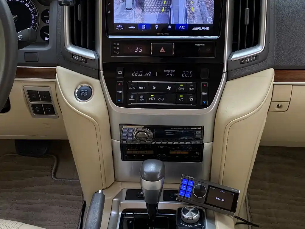 Toyota Land Cruiser 2017 — фото 12