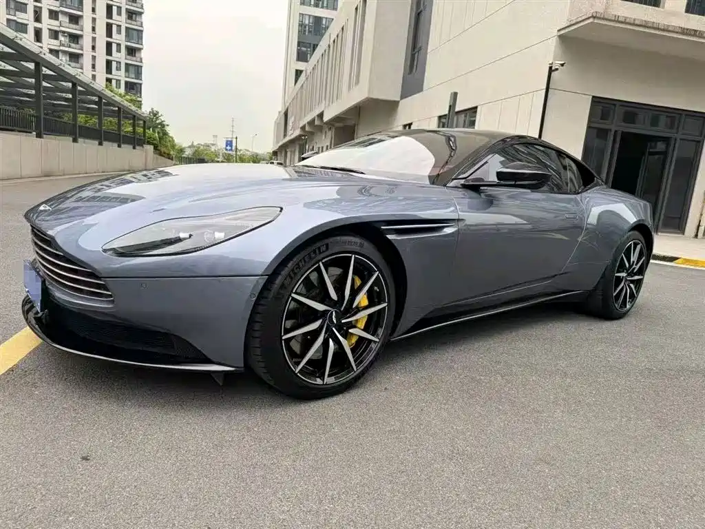 Aston Martin DB11 2020 — фото 2