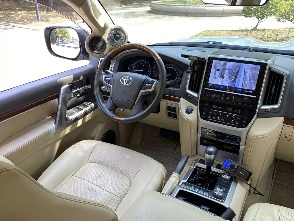Toyota Land Cruiser 2017 — фото 14