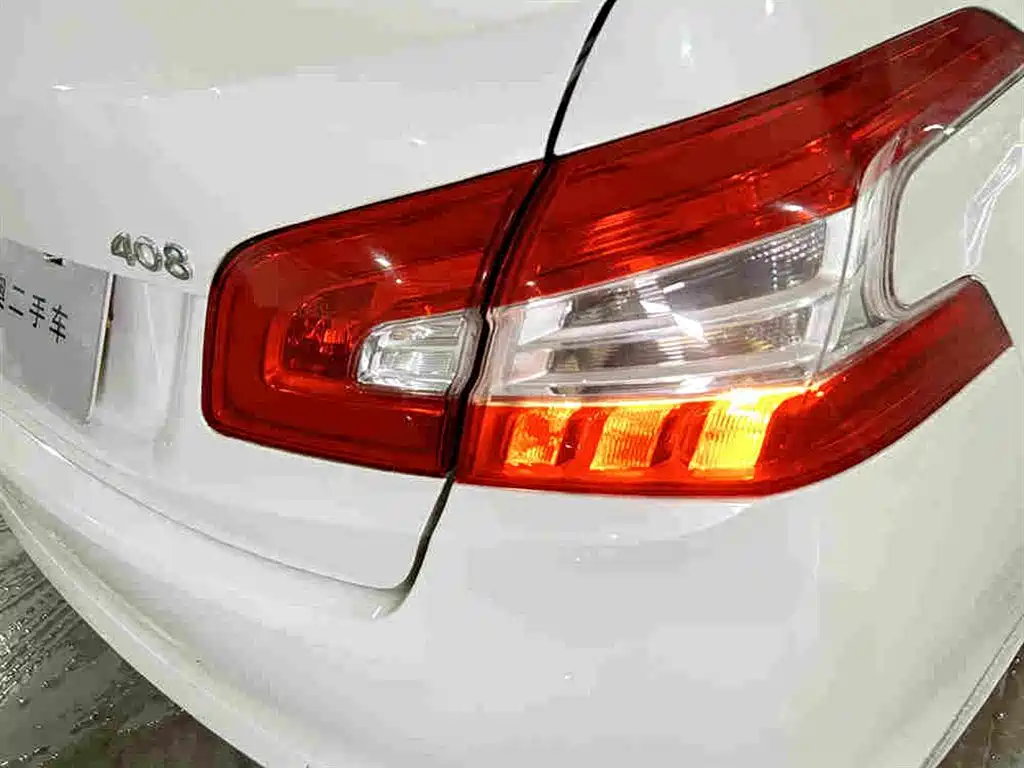 Peugeot 408 2016 — фото 14