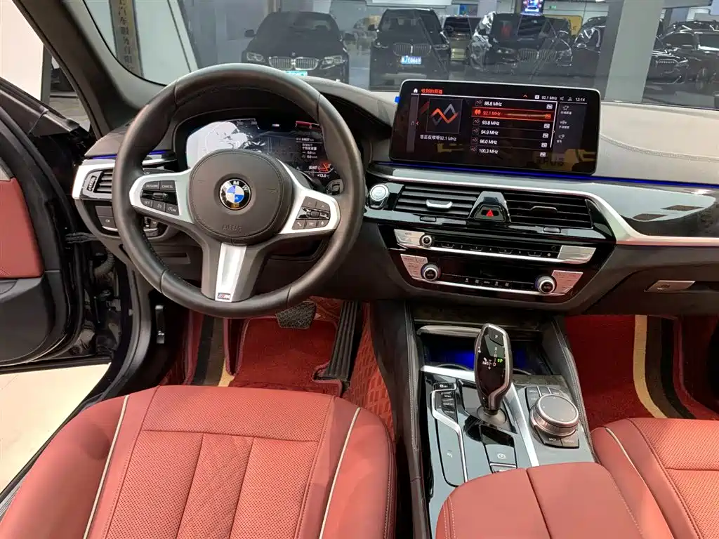 BMW 5 Series 2021 — фото 11