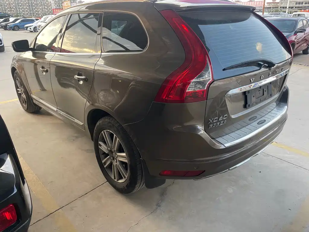 Volvo XC60 2017 — фото 9