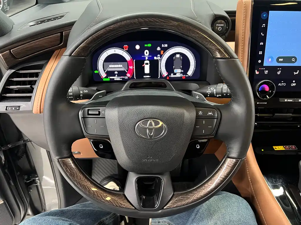 Toyota Alphard 2023 — фото 23
