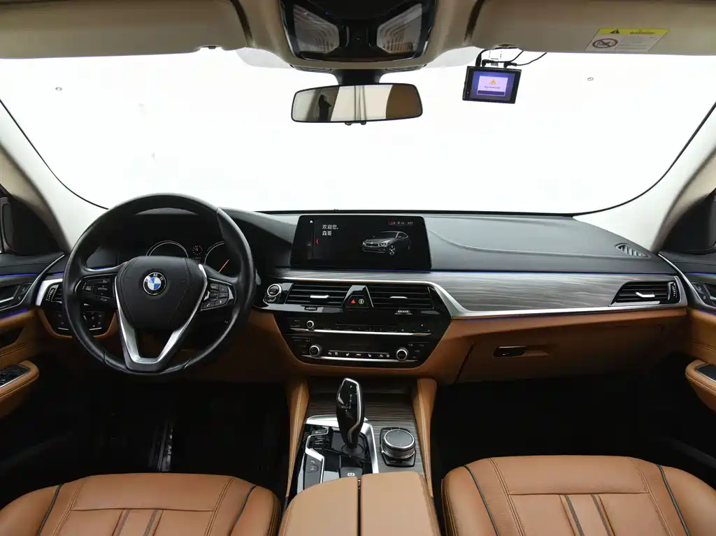 BMW 6 Series GT 2018 — фото 12