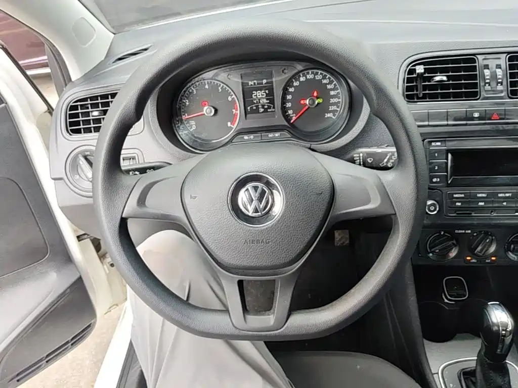 Volkswagen Polo 2016 — фото 11
