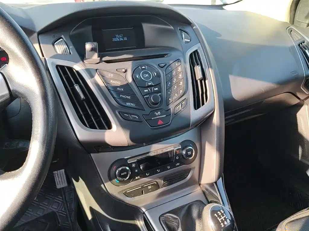 Ford Focus 2015 — фото 13