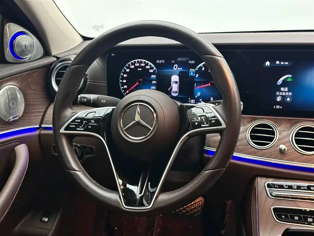 Mercedes-Benz E-Class 2023 — фото 12
