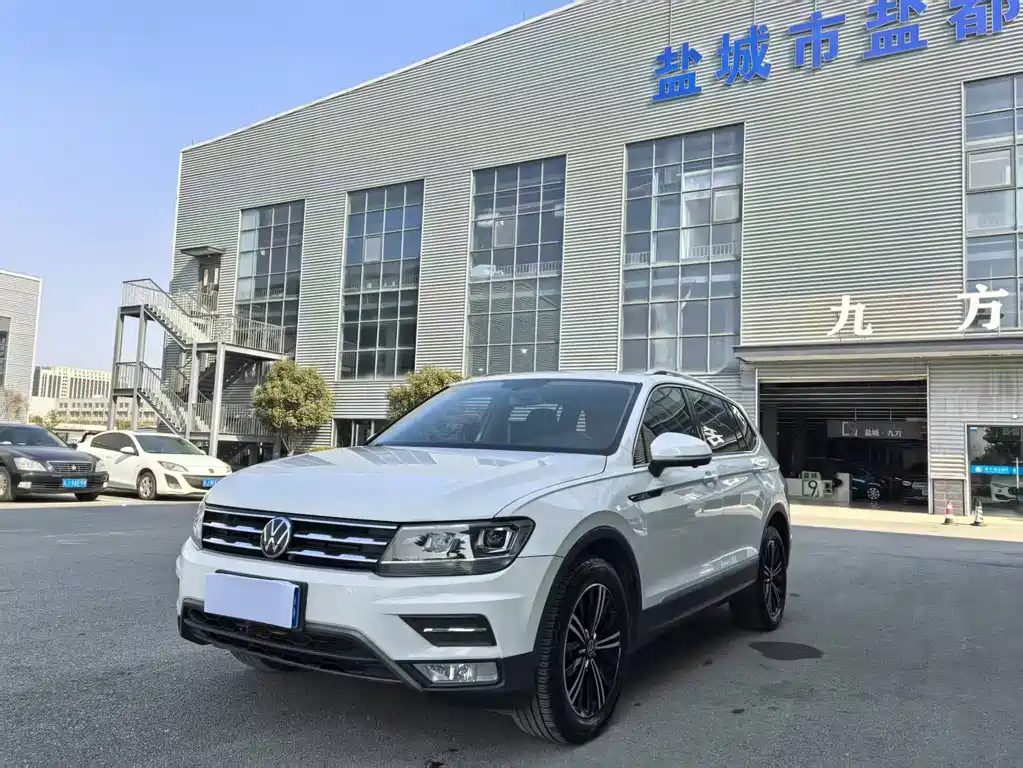 Volkswagen Tiguan L 2021 — фото 1