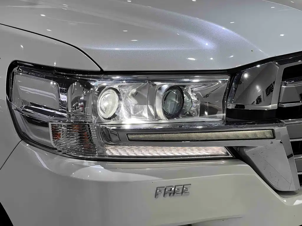 Toyota Land Cruiser 2020 — фото 11