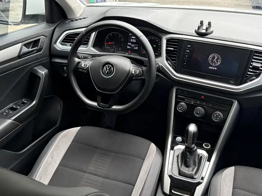 Volkswagen T-Roc 2023 — фото 8