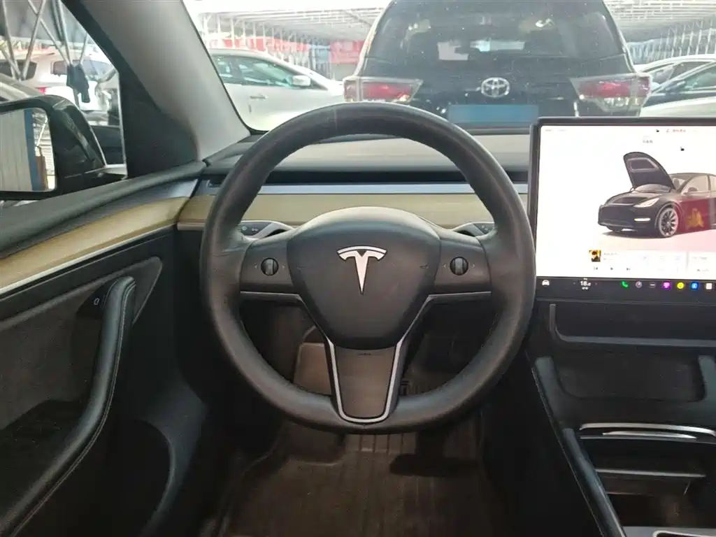 Tesla Model Y 2022 — фото 11