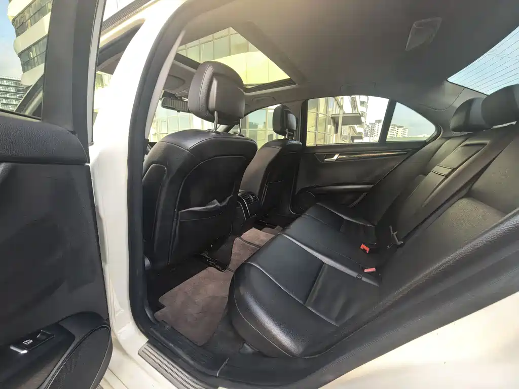 Mercedes-Benz C-Class 2011