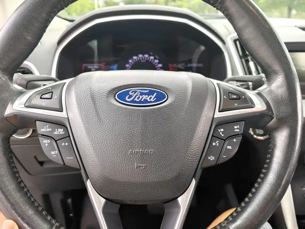 Ford Edge 2016 — фото 12