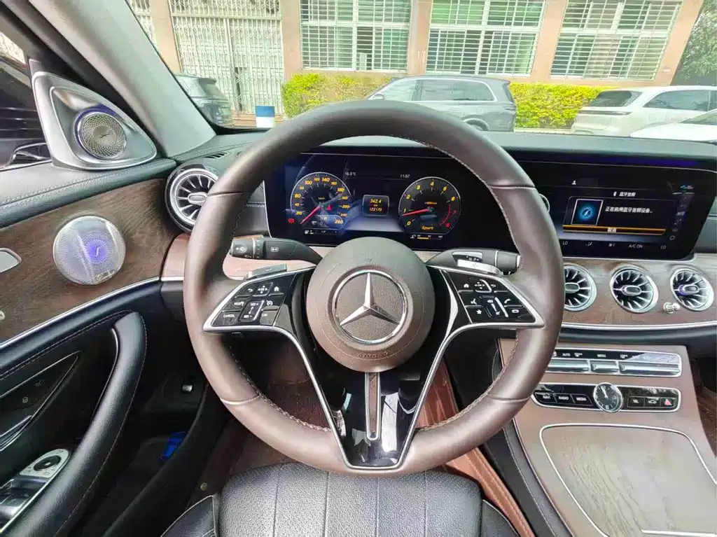 Mercedes-Benz E-Class 2017 — фото 18
