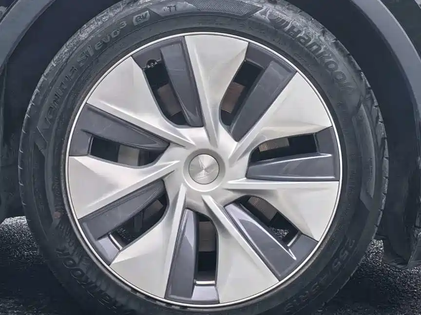 Tesla Model Y 2022 — фото 13