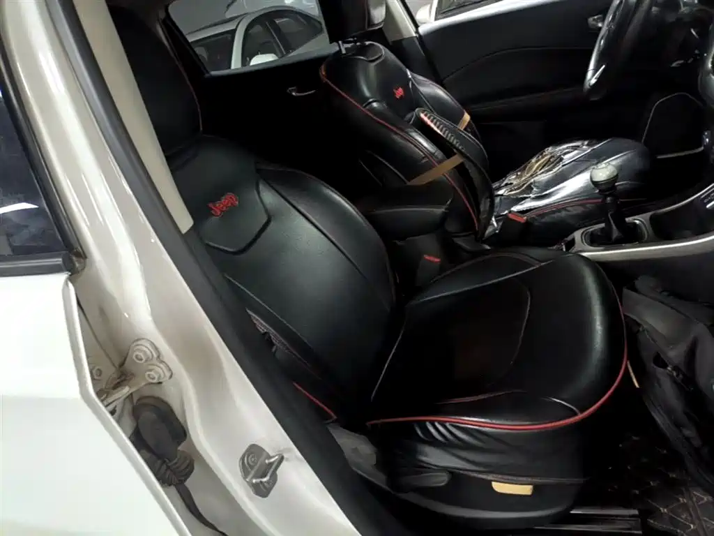 Jeep Compass 2017 — фото 20