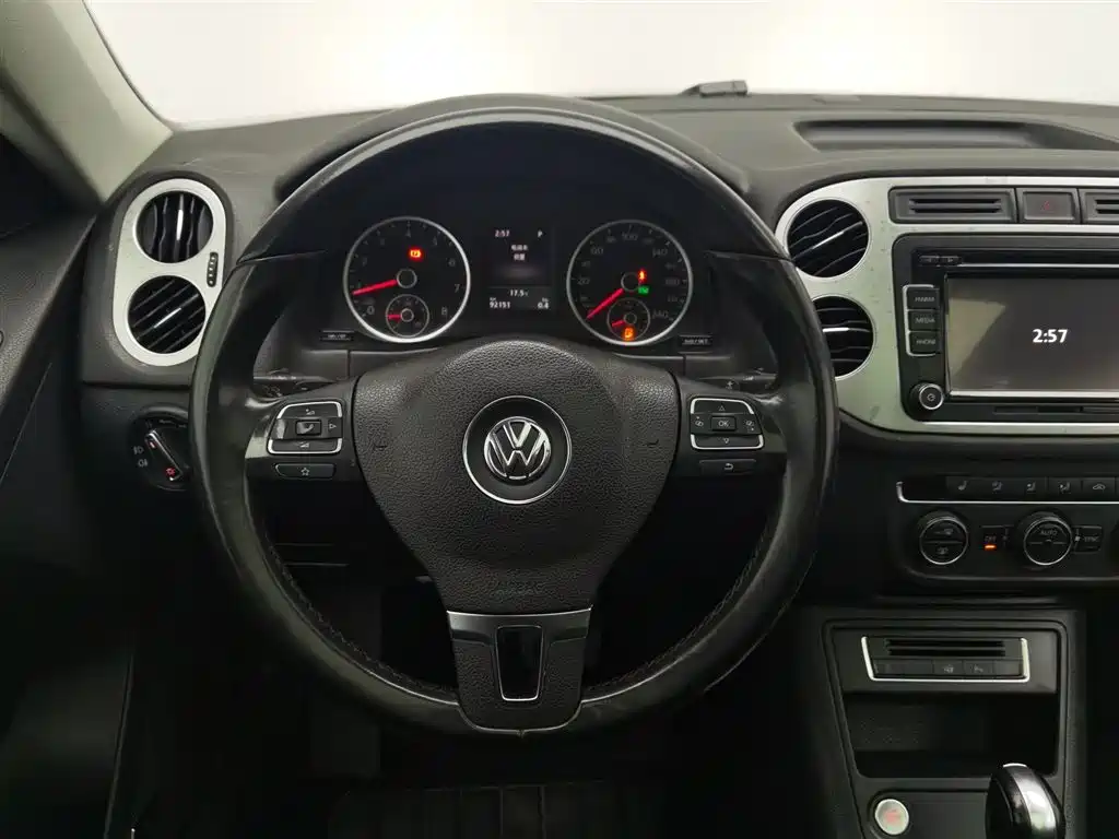 Volkswagen Tiguan 2015 — фото 11