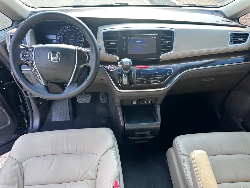 Honda Odyssey 2017 — фото 10