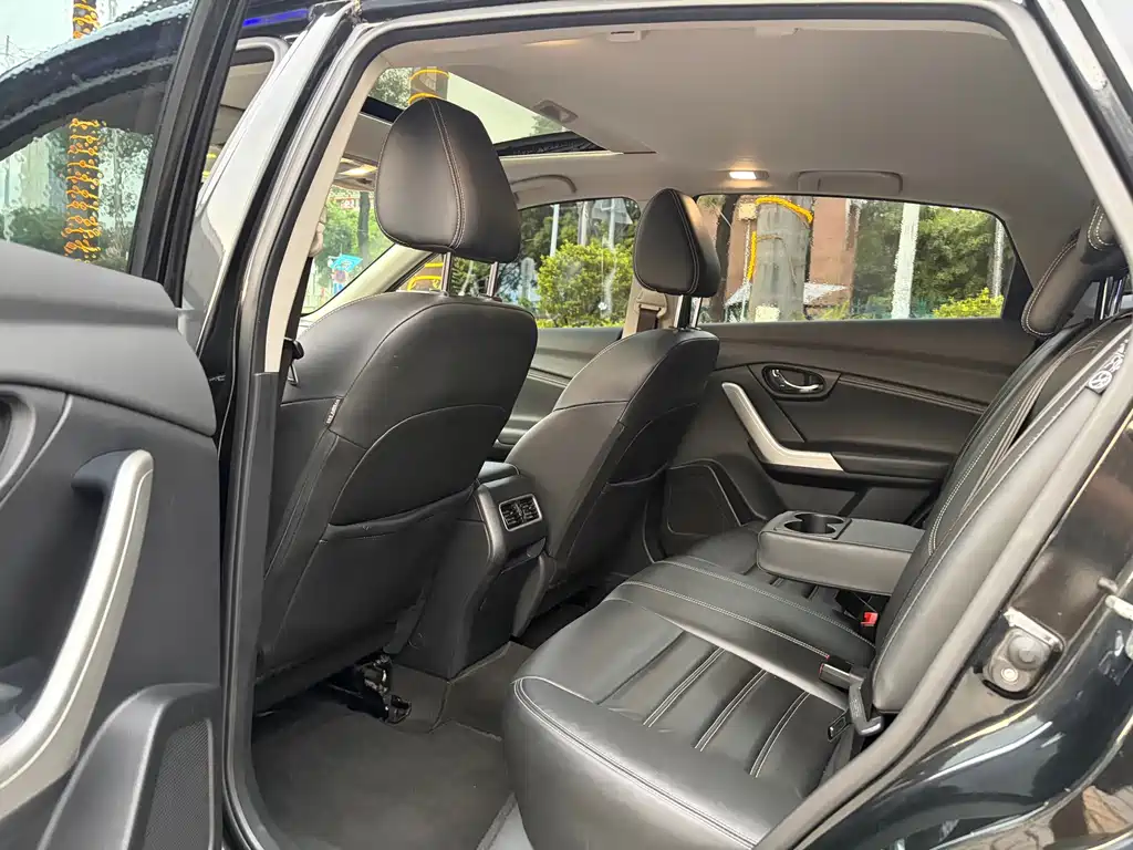 Venucia T90 2017 — фото 16