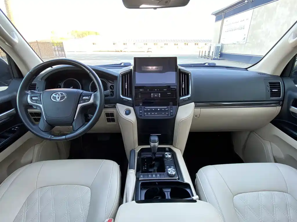 Toyota Land Cruiser 2020 — фото 9