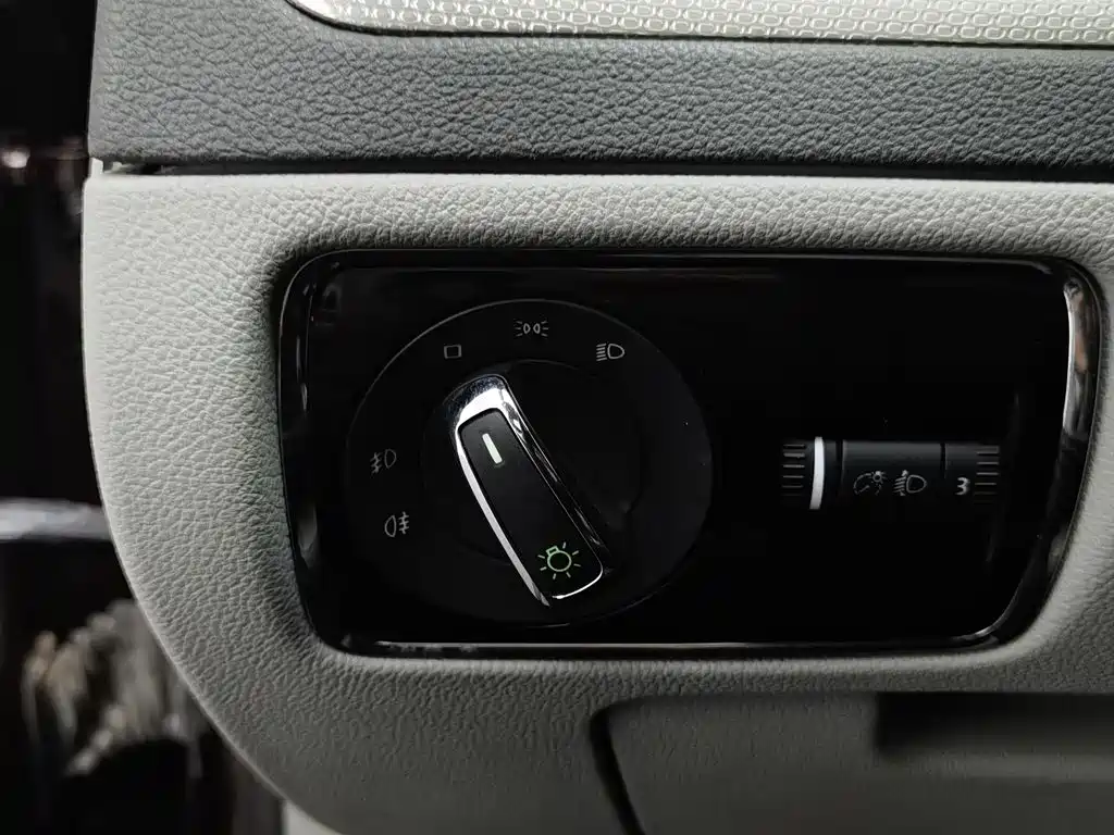 Skoda Superb 2012 — фото 21