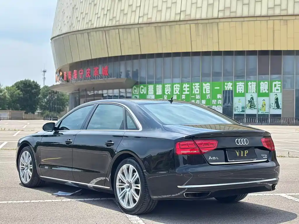 Audi A8 2014 — фото 10