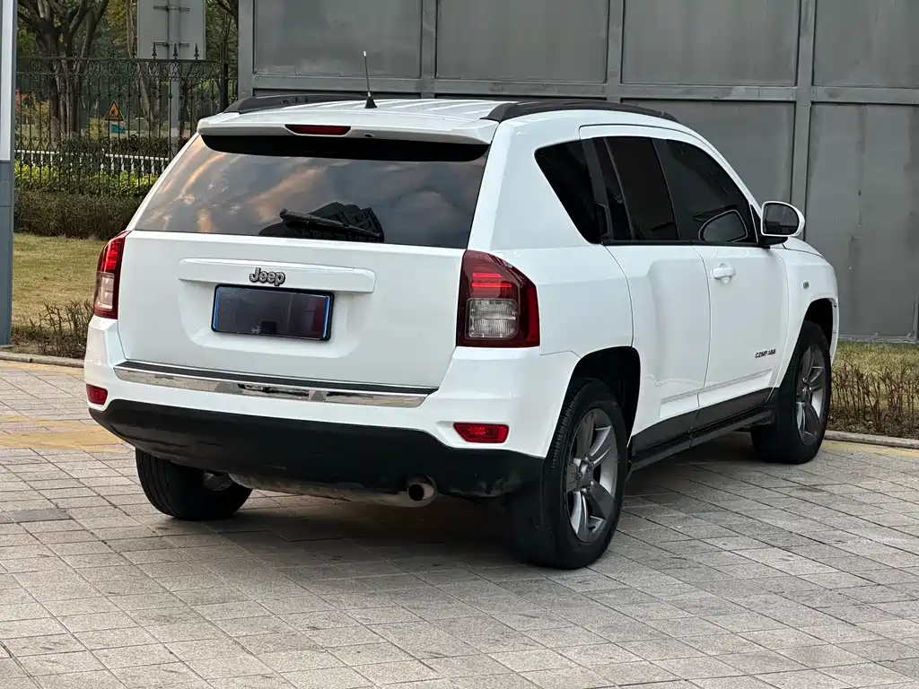 Jeep Compass 2015 — фото 11