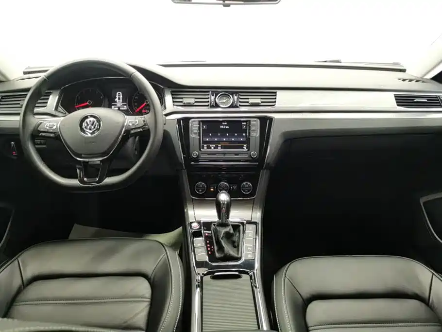 Volkswagen Passat 2019 — фото 12