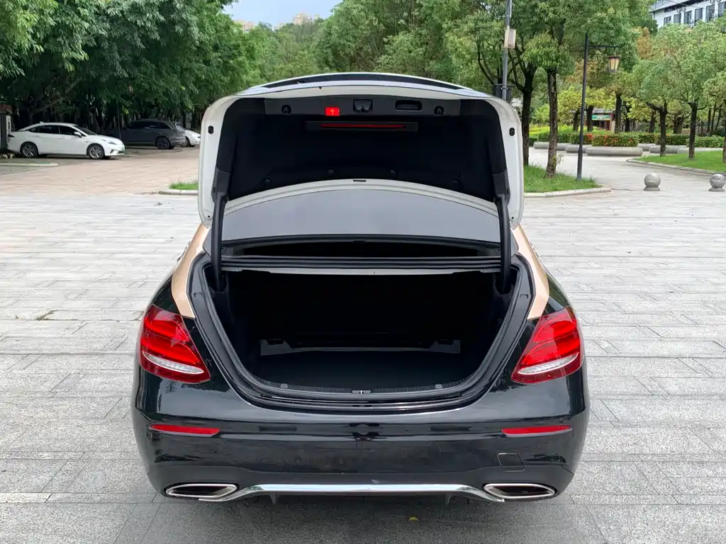 Mercedes-Benz E-Class 2017 — фото 14