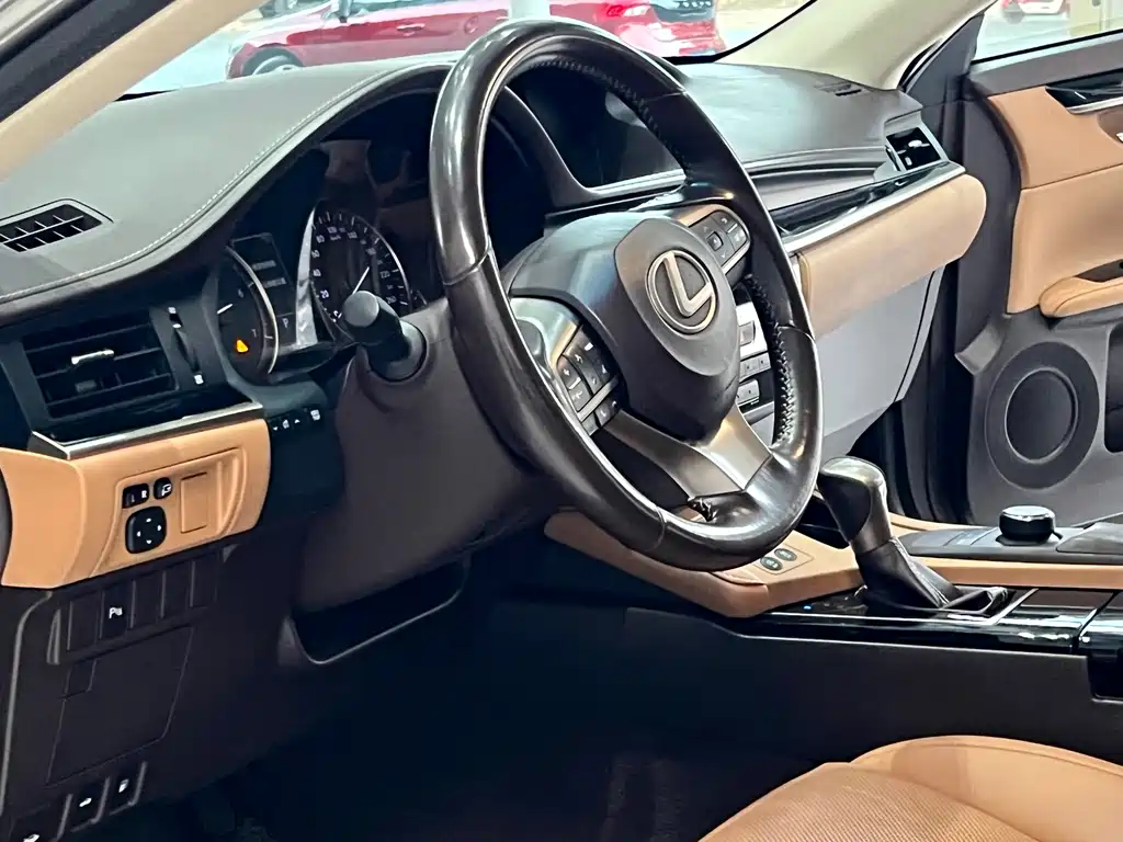 Lexus ES 2015 — фото 9
