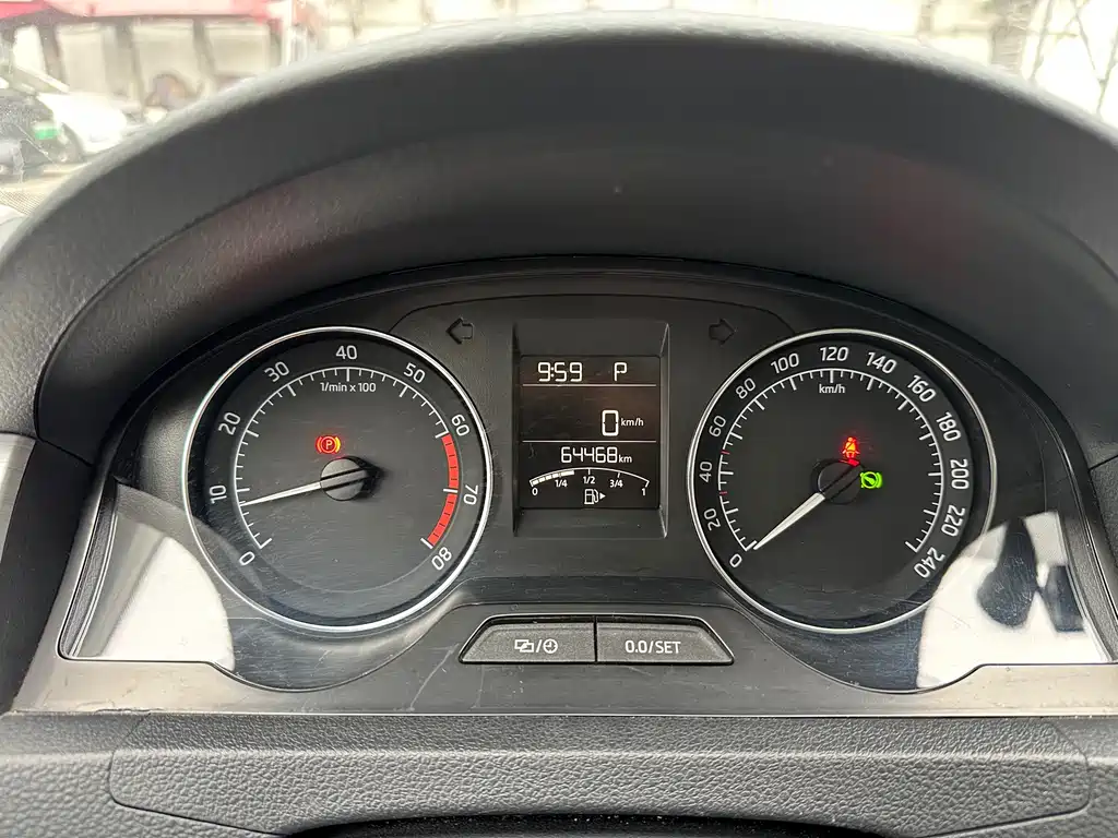 Skoda Rapid Spaceback 2015 — фото 19