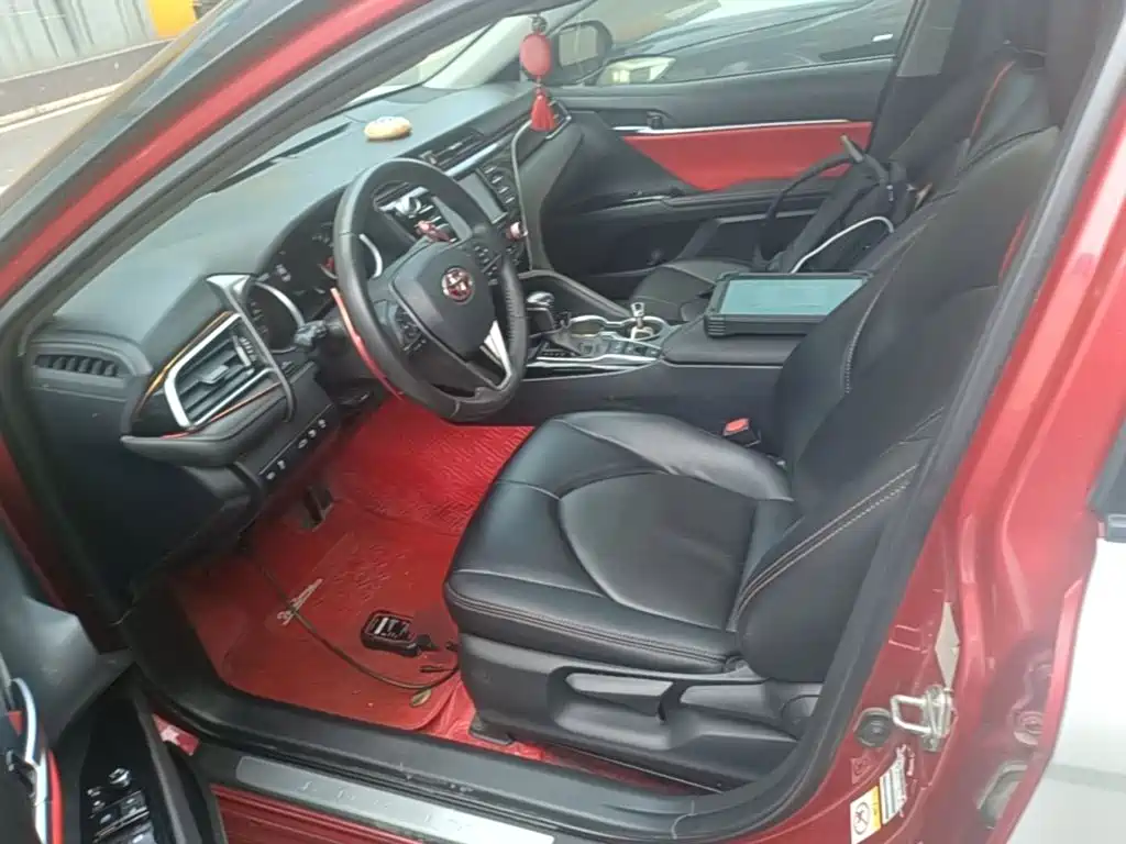 Toyota Camry 2018 — фото 15