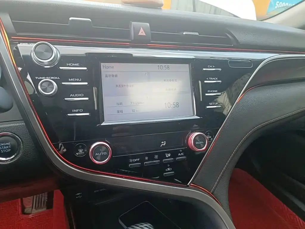Toyota Camry 2018 — фото 13