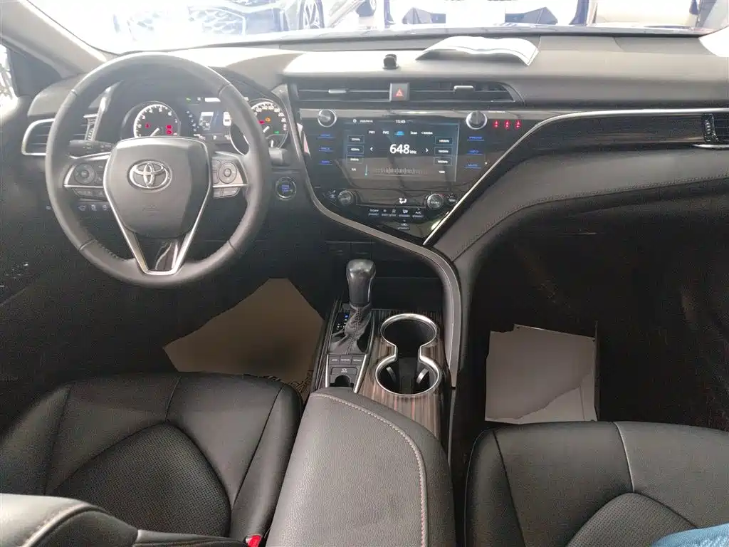 Toyota Camry 2021 — фото 10