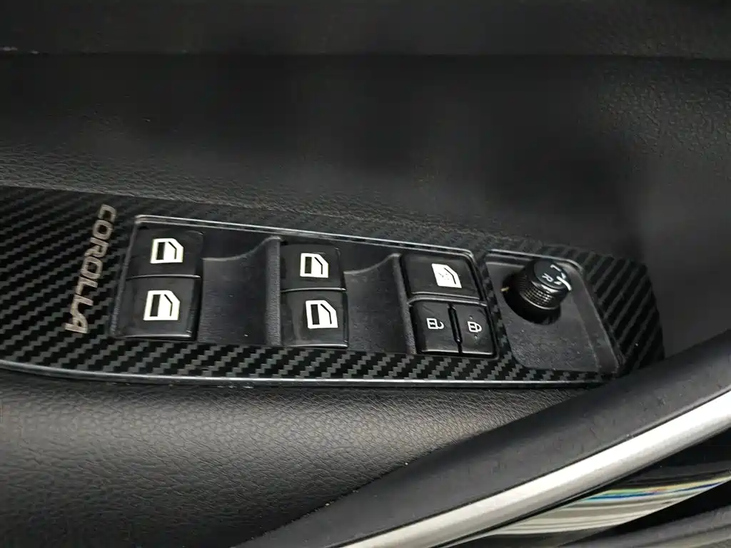 Toyota Corolla 2023 — фото 9