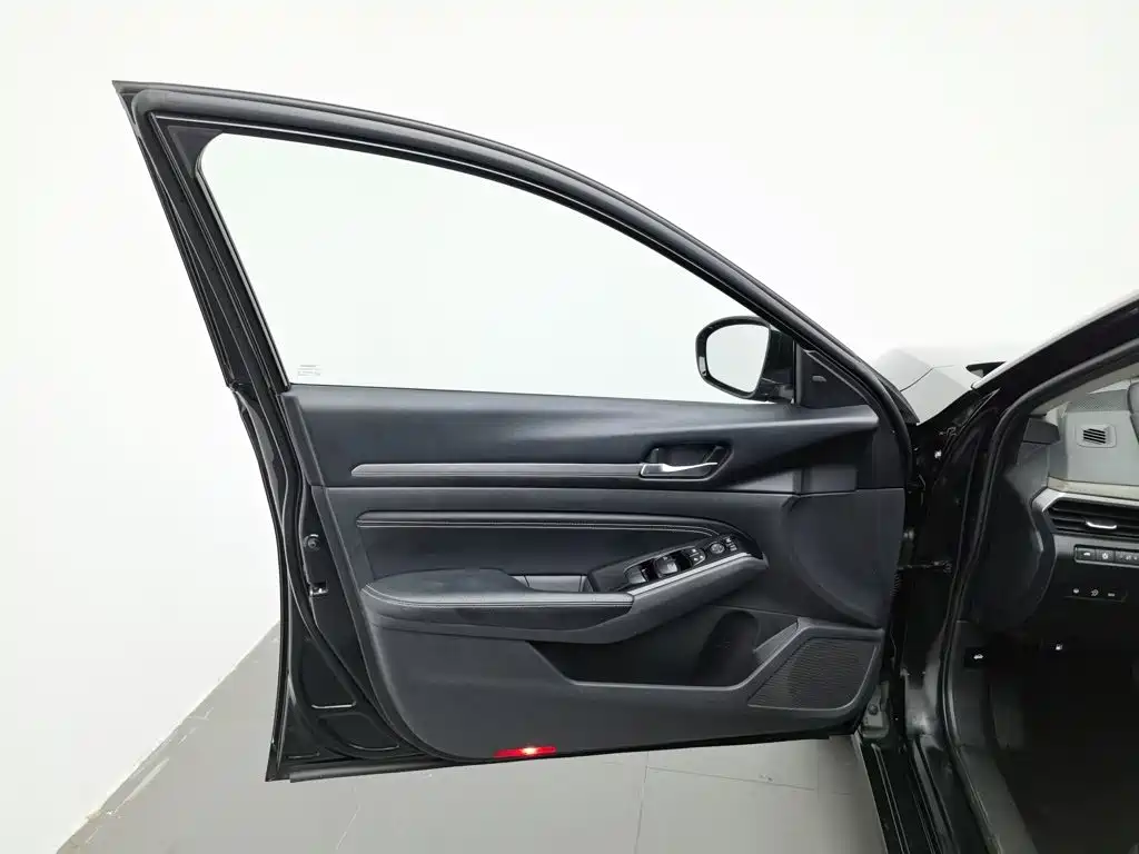 Nissan Teana 2022 — фото 8