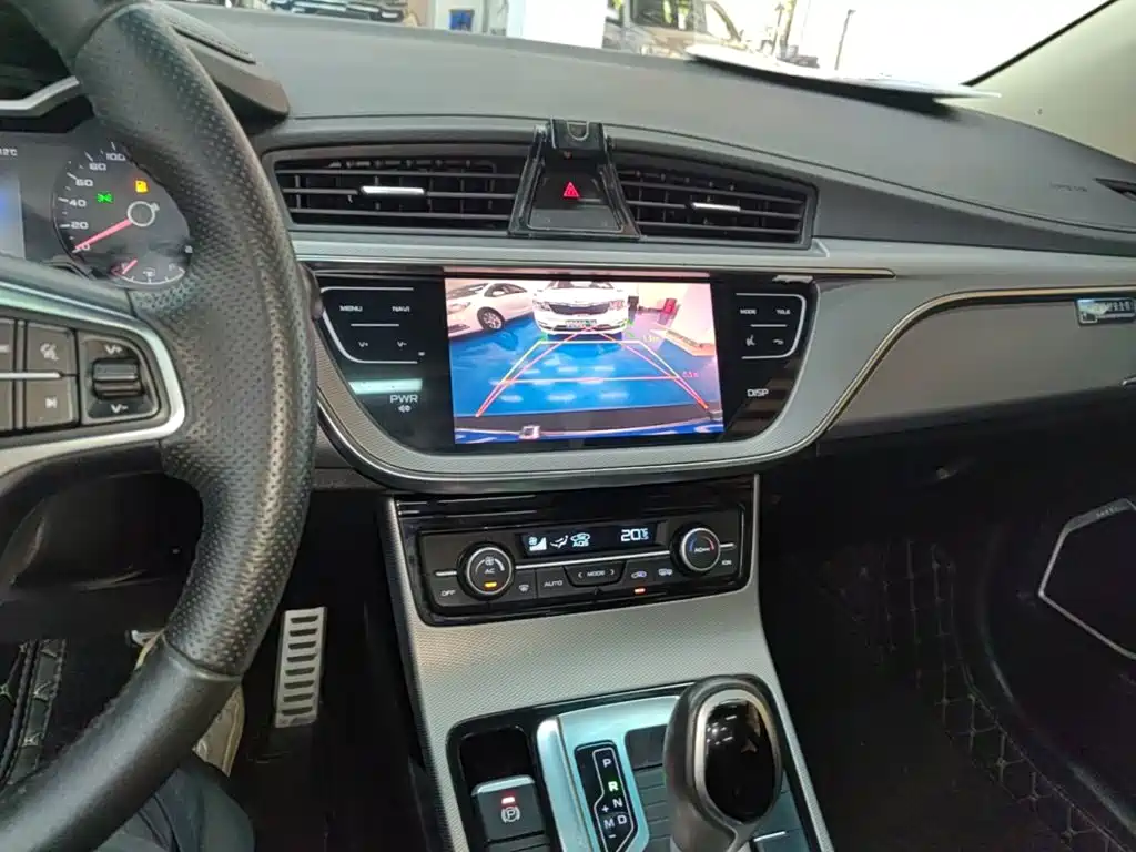 Geely Emgrand GS 2018 — фото 13