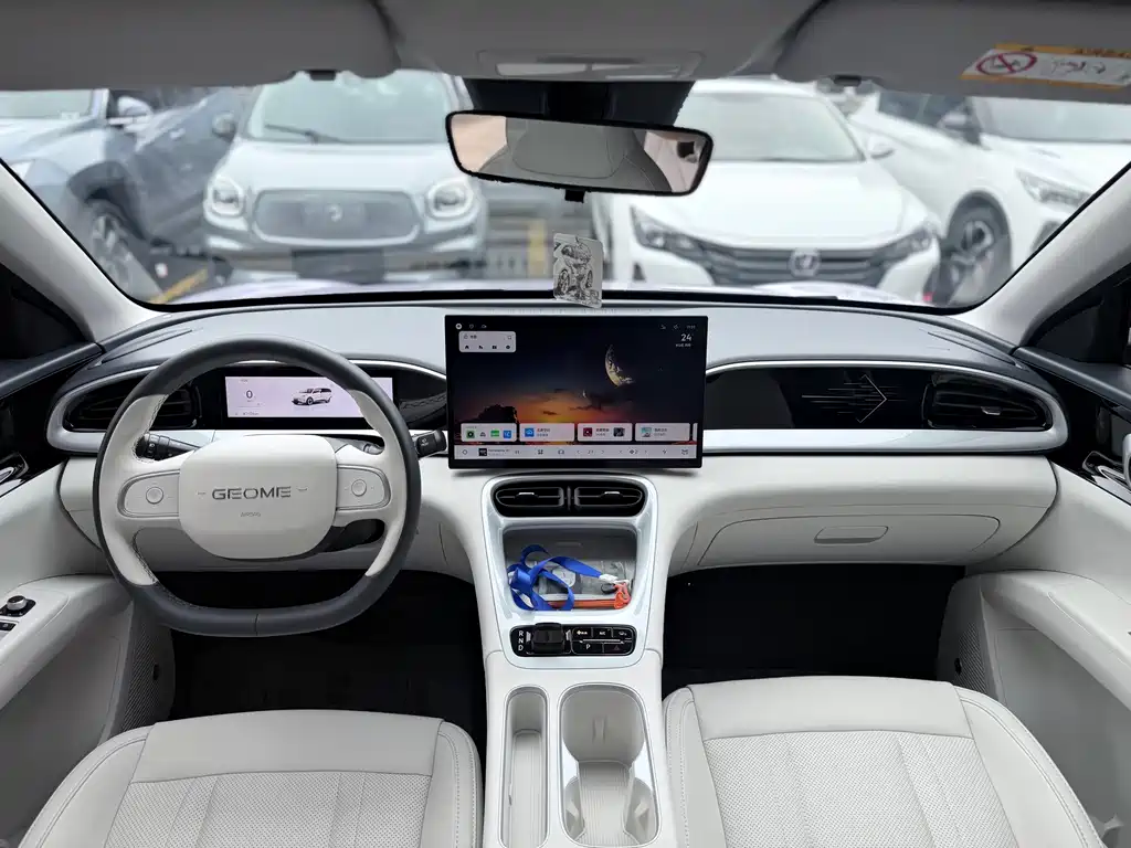 Geely Galaxy Starwish 2025 — фото 9