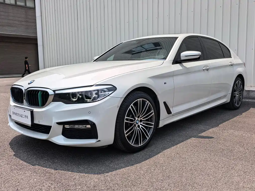 BMW 5 Series 2018 — фото 1