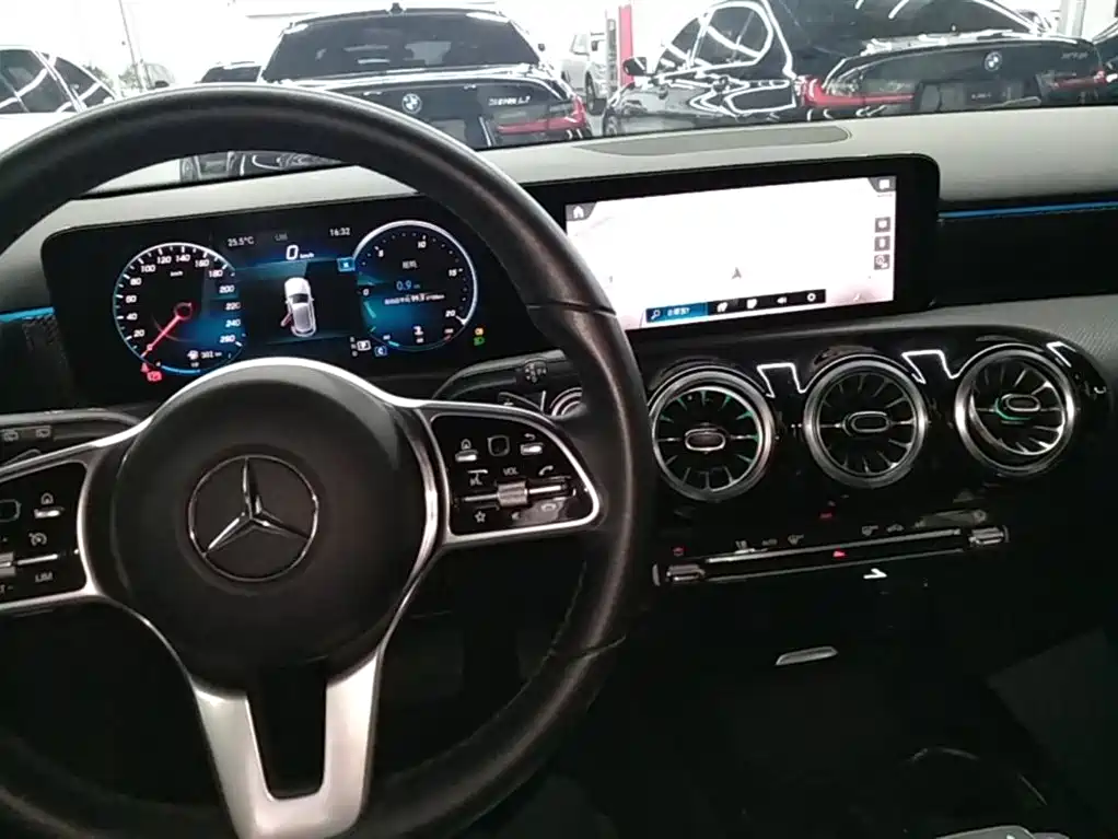 Mercedes-Benz A-Class 2021 — фото 14