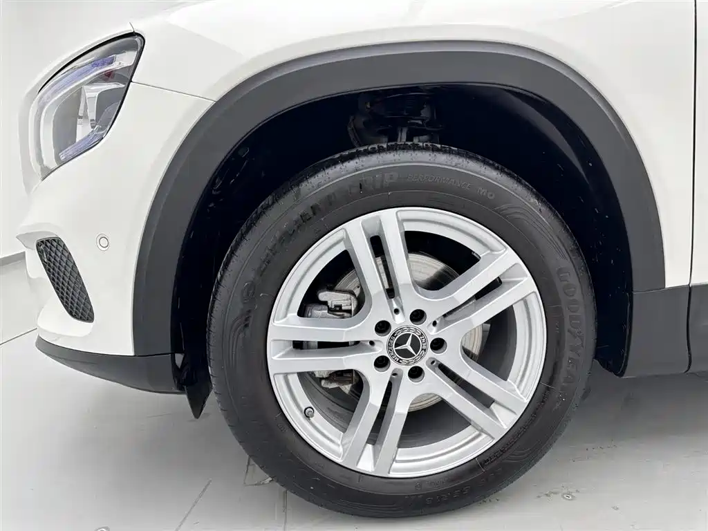 Mercedes-Benz GLB 2023 — фото 29