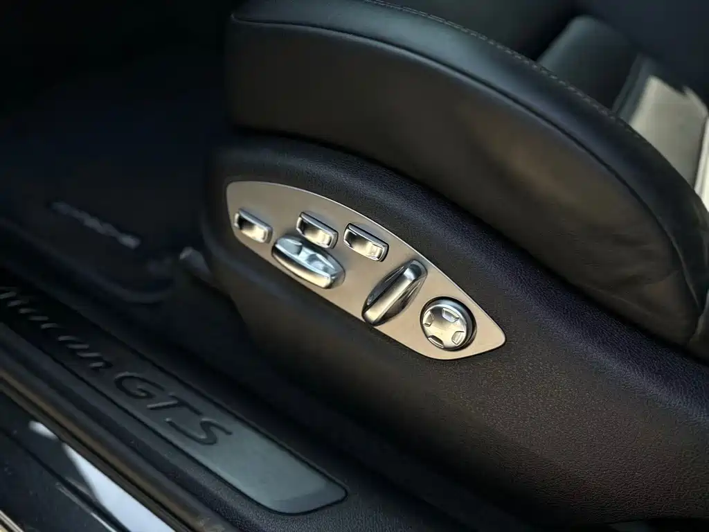 Porsche Macan 2021 — фото 13