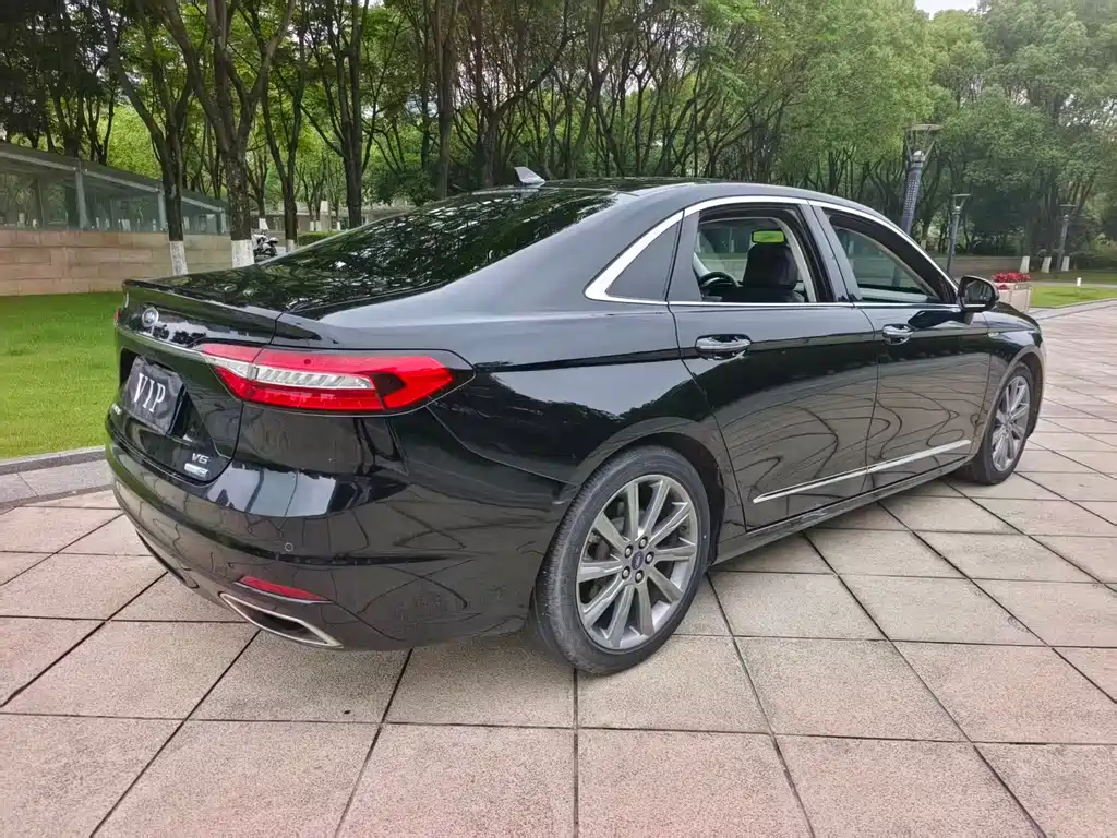Ford Taurus 2020 — фото 15