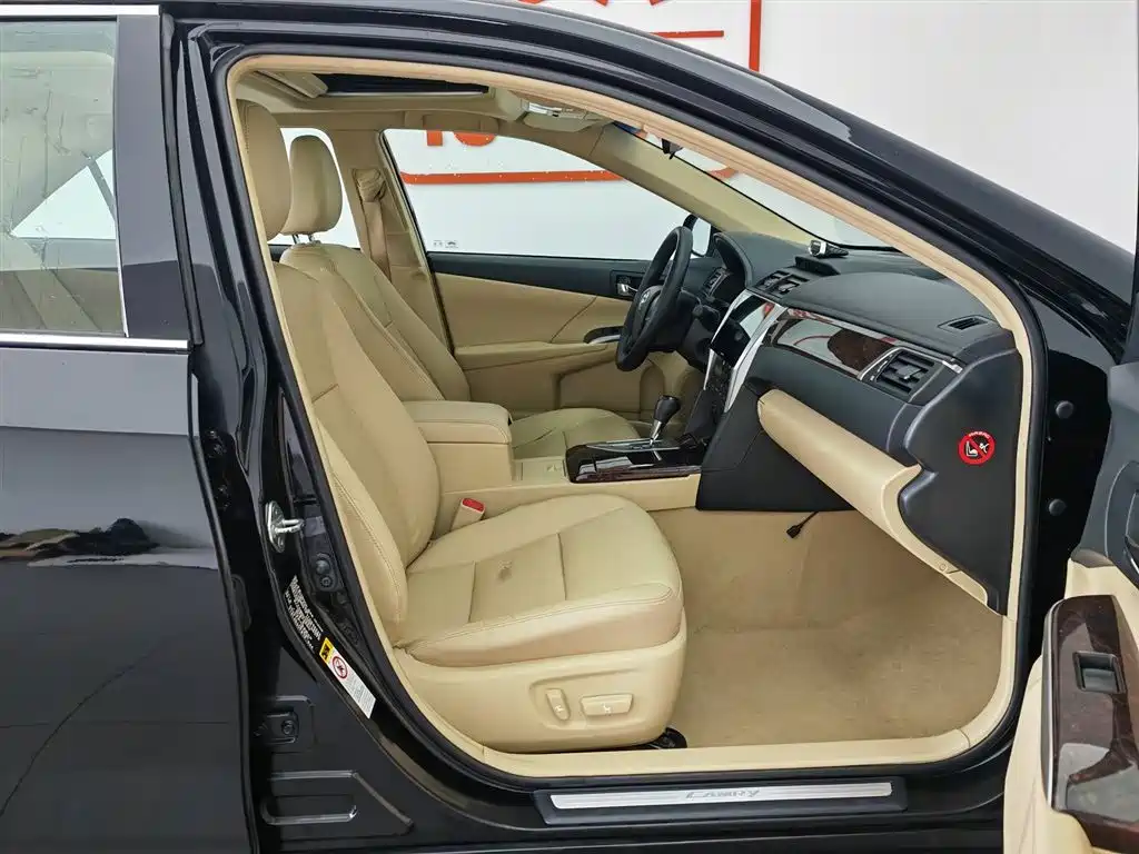 Toyota Camry 2015 — фото 23