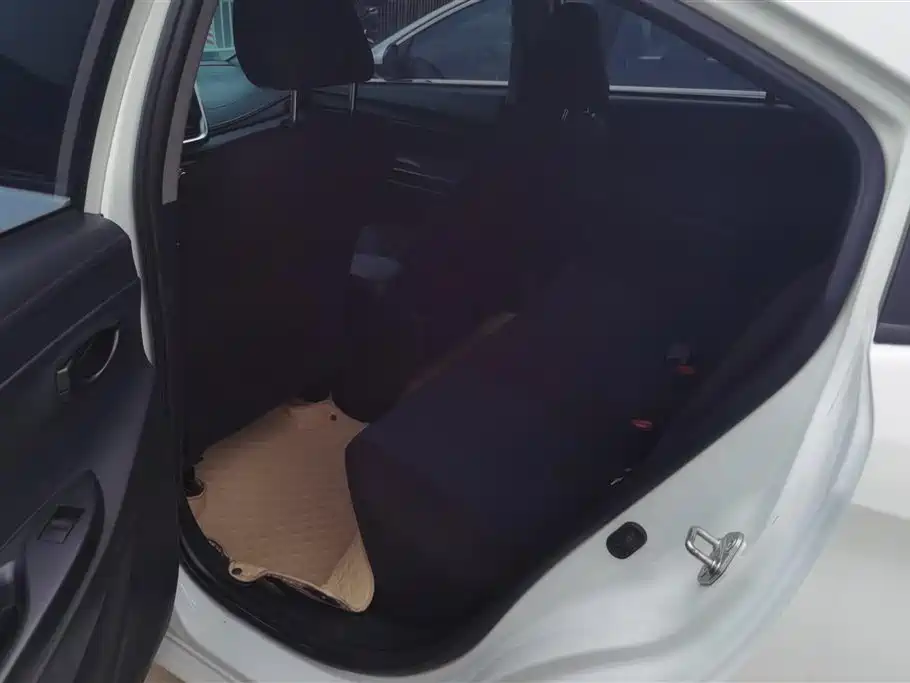 Toyota Yaris L 2018 — фото 11