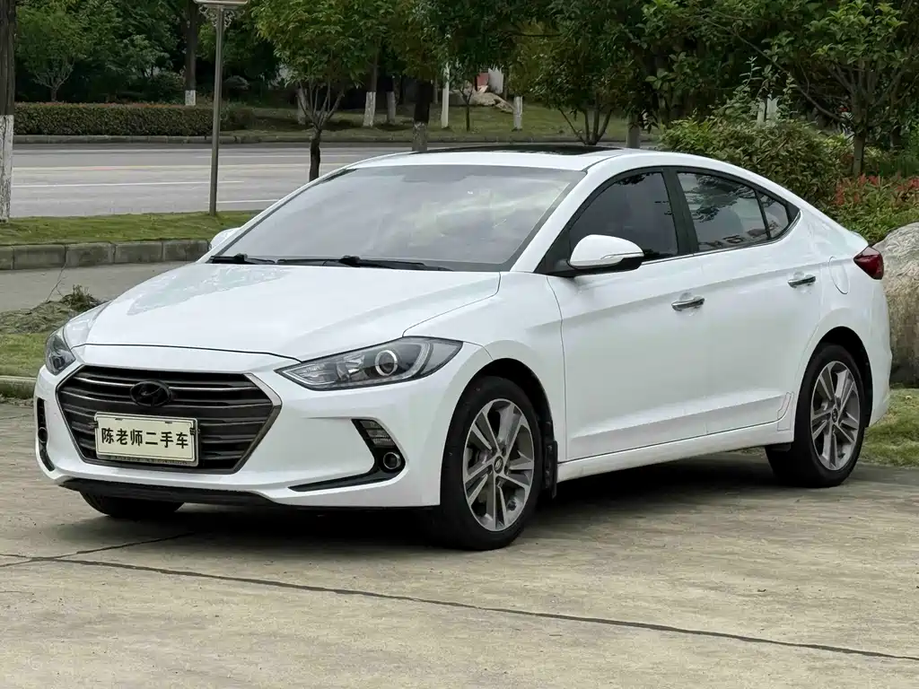 Hyundai Elantra 2019 — фото 1