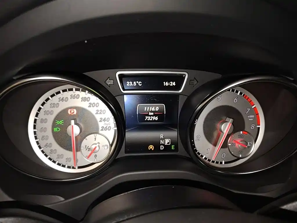 Mercedes-Benz GLA 2015 — фото 12